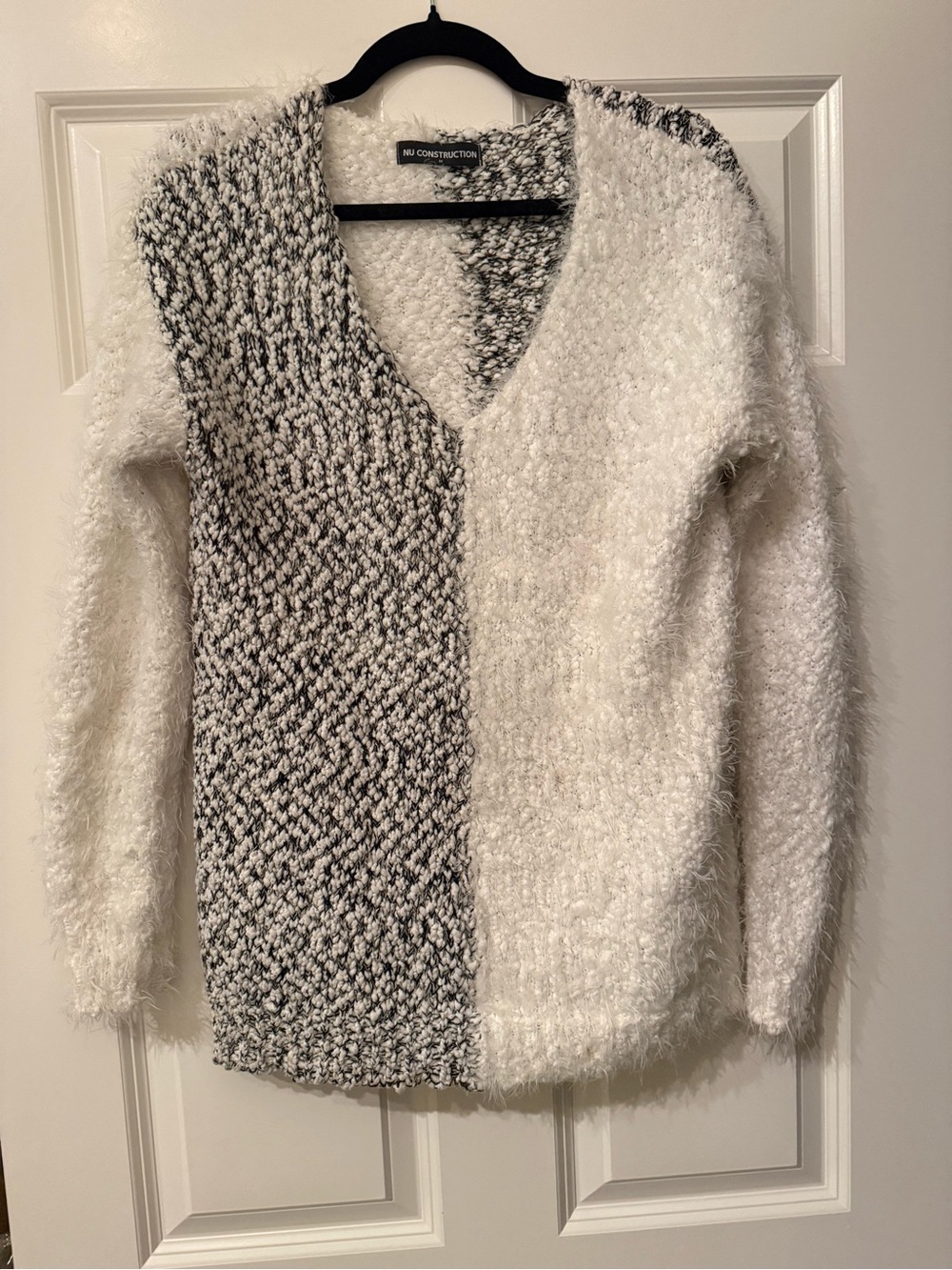Two-Tone V-Neck Fuzzy Sweater - White & Black Size M